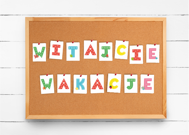 witajcie wakacje, napis kolorowy powitanie wakacji napis na tablicę korkową